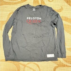 PELOTON Queen long sleeve shirt  - thick AND SUPER comfy!!
Size XL